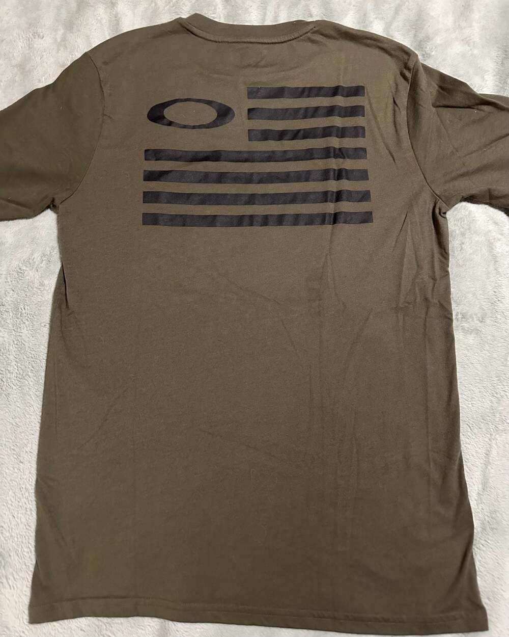 Oakley Men's Olive Green Short Sleeve Tee with Flag O-Icon Graphic, Size Small